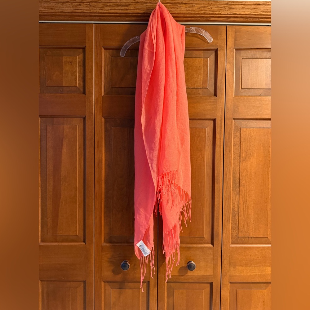 H&M Coral Fringe Scarf - Picture 3 of 3